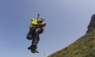 Elicottero Am soccorre escursionista in difficoltà in Sicilia