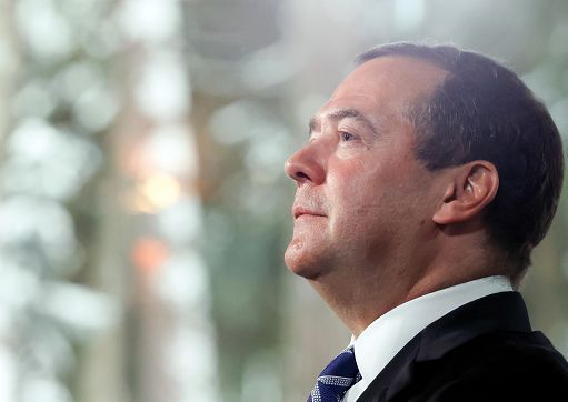 Medvedev: Biden ha un piede nella fossa, vuole l’Armageddon nucleare