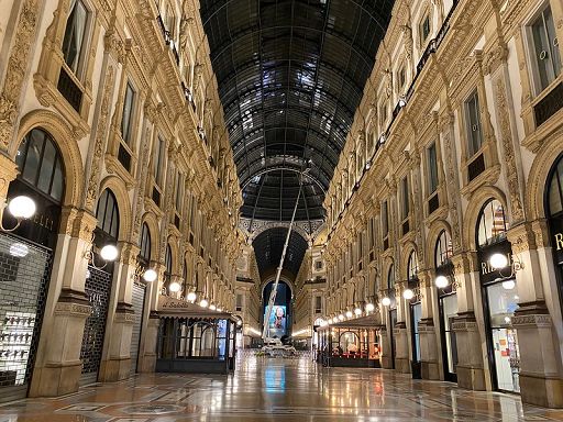 Milano, negozio in Galleria a Loro Piana per 2,3 mln l’anno