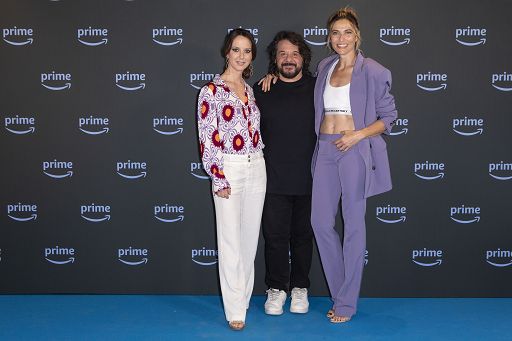Su Prime Video show di De Luigi, coppia De Sica-Sermonti, Lillo elfo
