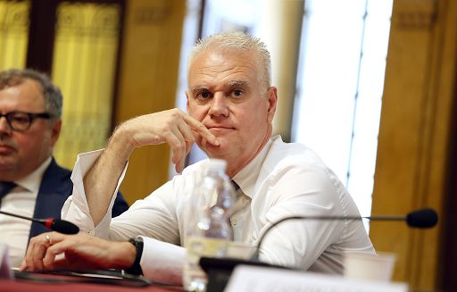 Scuola, Zangrillo: rinnovato contratto, aumenti fino a 190 euro