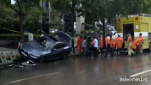 Corea del Sud, 7 corpi estratti da un tunnel stradale allagato