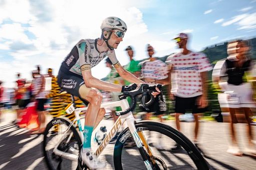 Ciclismo, Poels vince sul Monte Bianco, Vingegaard in giallo