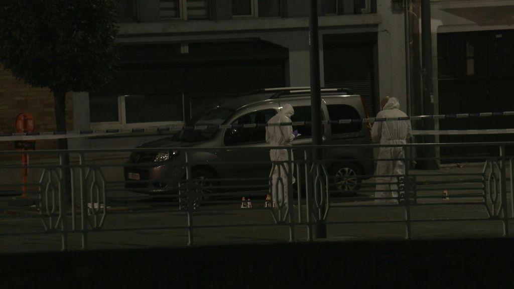 Allerta massima a Bruxelles, l’attentatore è “ancora in fuga”