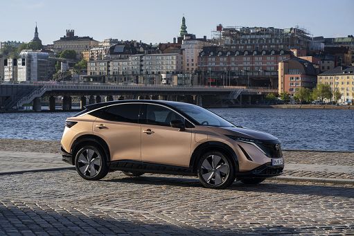 Nissan Ariya, il crossover elettrico diventa più accessibile