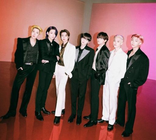 Guerra per acquisto agenzia dei BTS, manette per manager di Kakao