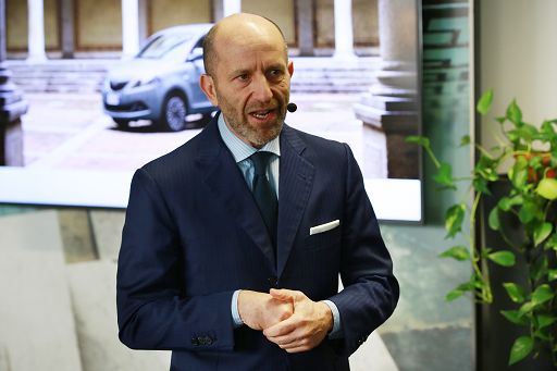 Lancia: ammiraglia bev attesa nel 2026 sarà prodotta a Melfi