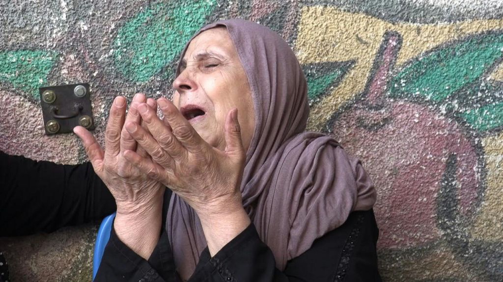 A Gaza i primi aiuti, al Cairo il vertice per un cessate il fuoco