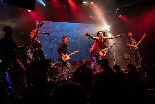 Milano celebra i 60 anni dei Rolling Stones al Teatro Nazionale