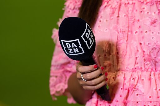 La Serie A assegna i diritti tv a Dazn e Sky fino al 2029. De Laurentiis: così il calcio italiano morirà