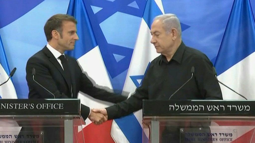 Macron in Israele: serve coalizione internazionale contro Hamas