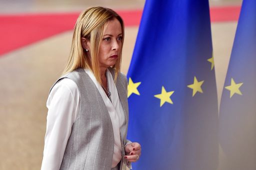 Meloni in Ue con gli occhi alla manovra blocca prelievo conti correnti