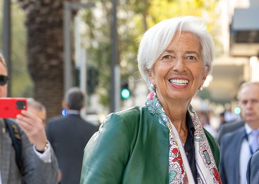 Lagarde a metà mandato si racconta al FT e si attribuisce “un 7″