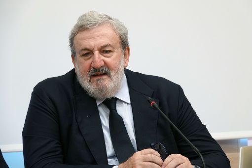 Puglia, 42 mln per opere pubbliche e acquisto scuolabus elettrici