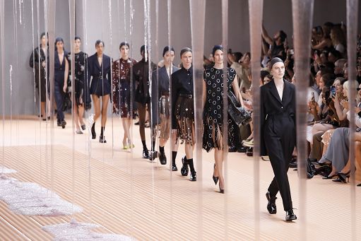 Prada: ricavi nove mesi salgono a 3,34 mld. Bertelli: crescita solida