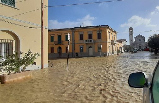 Pisa, allagamenti a Marina e canale Navicelli sotto controllo