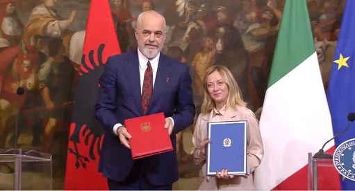 Meloni: l’Albania ospiterà due centri italiani per i migranti, firmato un accordo “innovativo”