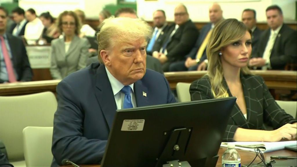 New York, Trump in tribunale attacca i procuratori e approfitta per fare campagna elettorale