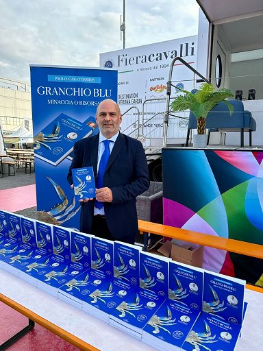 Granchio Blu, minaccia o risorsa? Un libro analizza il fenomeno