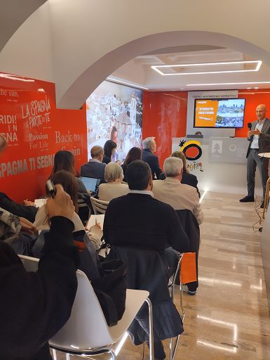 Turismo, EasyJet vola in Spagna: presentati collegamenti con Italia