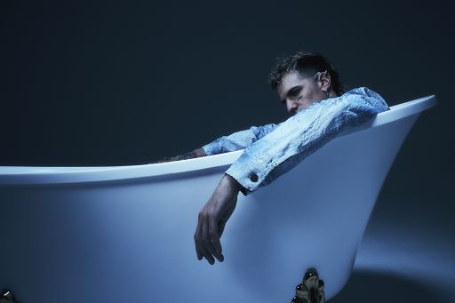 Fuori il video “Stupidi ragazzi”, nuovo singolo di Achille Lauro