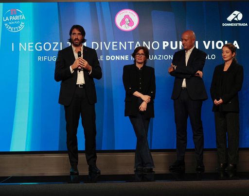 Tim, i negozi diventano “Punti Viola” per contrastare violenza di genere