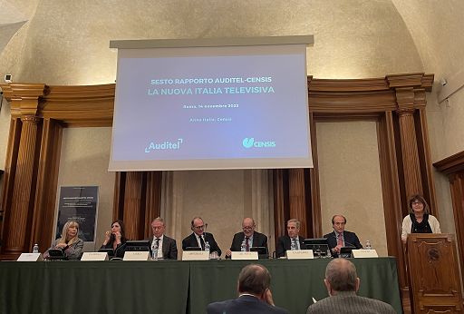 Rapporto Auditel-Censis: nel 2023 Smart tv sorpassano tv tradizionali