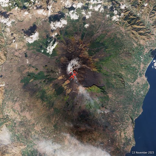 L’Esa pubblica la foto dell’eruzione dell’Etna