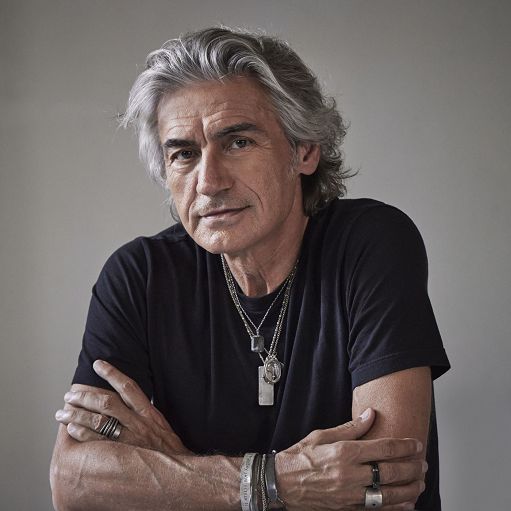 Luciano Ligabue esce col video di “La metà della mela”