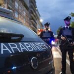 Un’altra donna uccisa, accoltellata dal marito davanti ai figli
