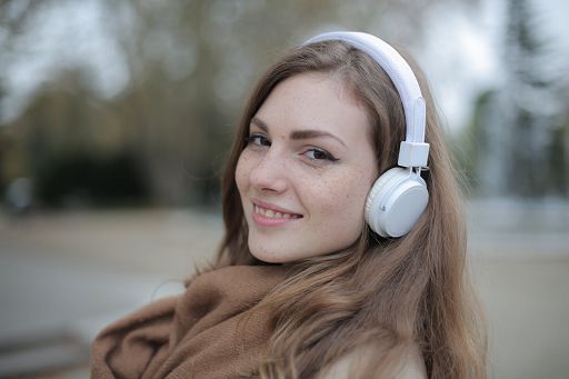 Audible Compass: 70% italiani ascolta audiolibri o podcast