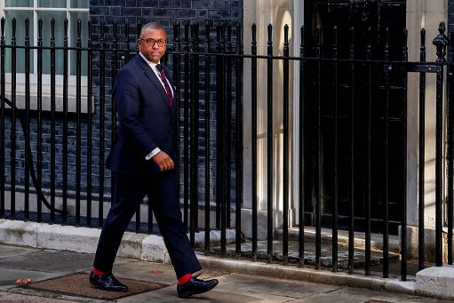Nuova stretta sui migranti, Londra riduce il saldo (anche per gli arrivi legali e gli studenti)