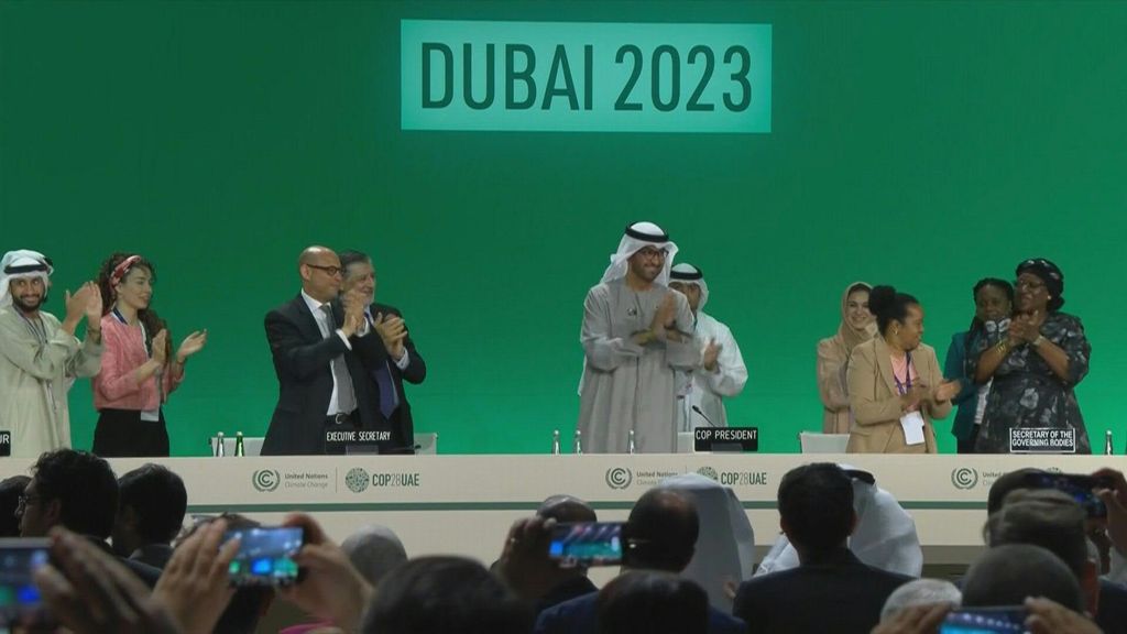 Cop28, adottato accordo al vertice: chiede abbandono fonti fossili