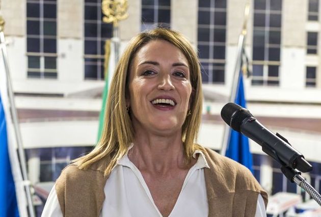 Parlamento vota per riconoscimento genitorialità in tutta la Ue