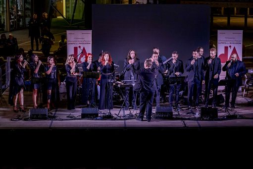 Musica, Angelo Valori e Medit Voices in “A Merry Funk Christmas”