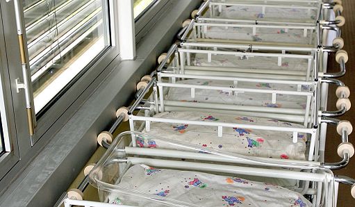 Istat, nel 2022 nuovo record negativo della natalità: 393mila (-1,7%)