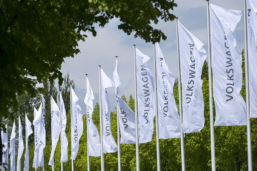 Volkswagen: accordo con sindacati per ridurre costi