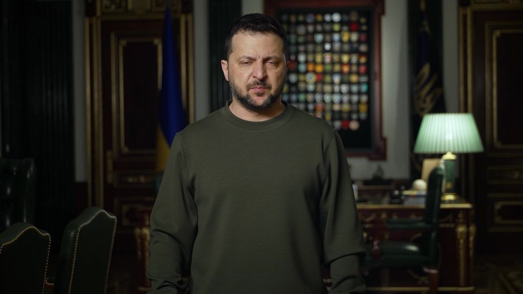 Zelensky: risponderemo agli attacchi terroristici della Russia