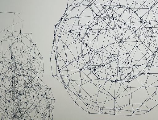 Le strutture, il cosmo, l’invisibile: la scoperta di Gego