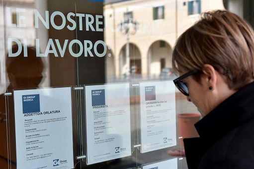 Istat: a novembre disoccupazione cala al 7,5%, per giovani al 21%