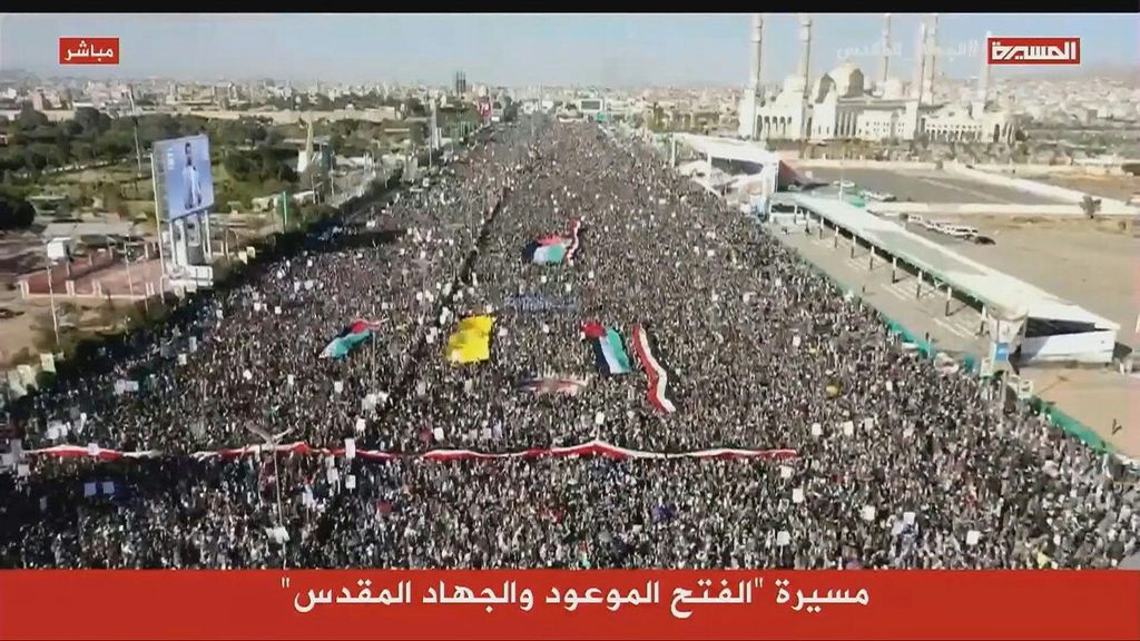 Grandi manifestazioni in Yemen contro gli attacchi Usa-Gb