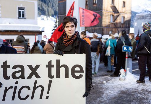 World Economic Forum, l’appello a Davos di centinaia di miliardari: tassateci di più