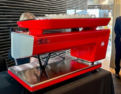 Illetta, innovazione e design del caffè al bar: “E’ la macchina del futuro”