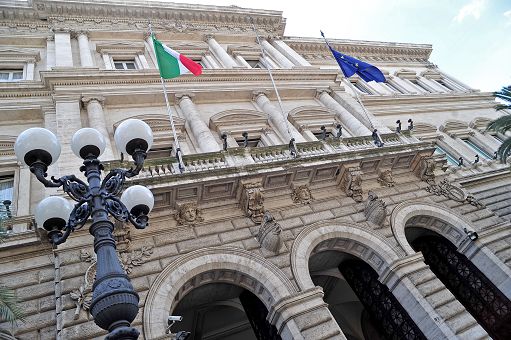 Mar Rosso, Bankitalia: dà 16% import Italia, rischi ritardi e rincari