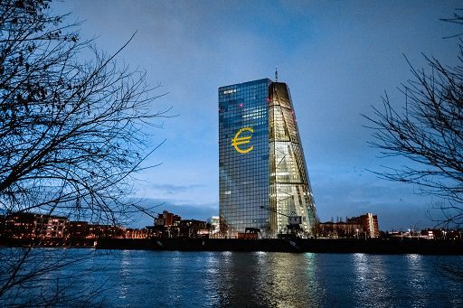 La Bce: le banche dell’eurozona inaspriscono ancora l’erogazione di prestiti