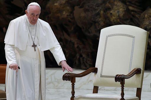 Il Papa: la guerra è una negazione dell’umanità, basta armi. Pregare per la pace