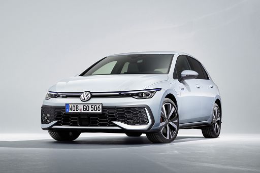 Auto, Volkswagen celebra 50 anni della Golf con nuova generazione