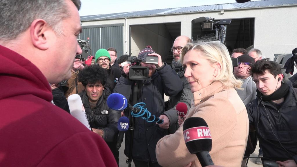 Francia, gradimento politici: per la prima volta Marine Le Pen in testa