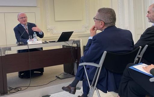 Bce, il capo economista Lane: fari su contrattazioni salariali