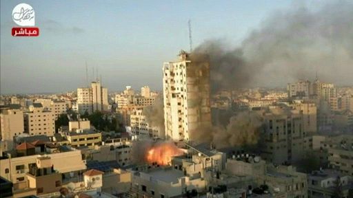 Haaretz: i soldati israeliani danno fuoco alle case a Gaza